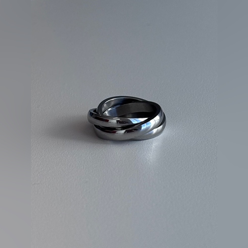 Pinky trinity ring Size 6